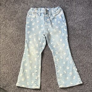 Old Navy Light Blue Floral Print 4t bell bottom jeans. Never worn